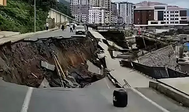 Rize'de yol çöktü, 2 bina tedbir amaçlı tahliye edildi
