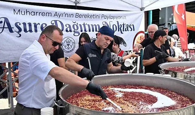 Perşembe Pazarı'nda 2 bin kişilik aşure ikramı