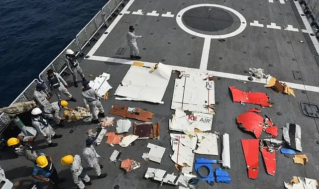 Karaçi açıklarında kaybolan kargo uçağının enkazına ulaşıldı