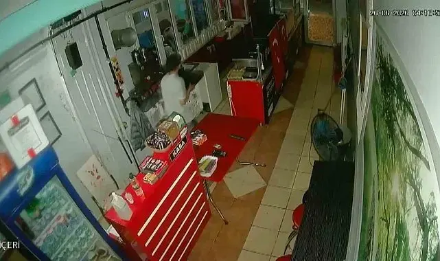 Aynı gün 4 iş yeri, ev ve camiyi hedef alan 16 yaşındaki şüpheli aranıyor
