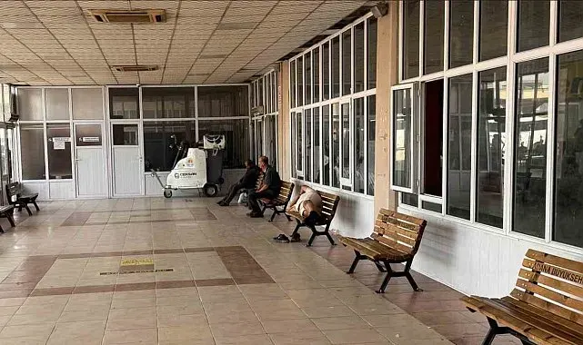Adana sıcağı otogarda çileye dönüştü, vatandaş isyan etti