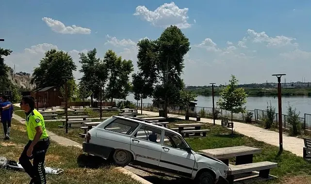 Otomobil millet bahçesine uçtu: 1 yaralı