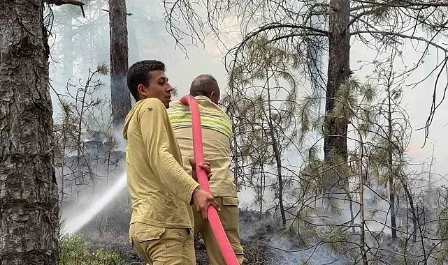 Kütahya'da ormanlık alanda çıkan yangın helikopter desteği ile söndürüldü