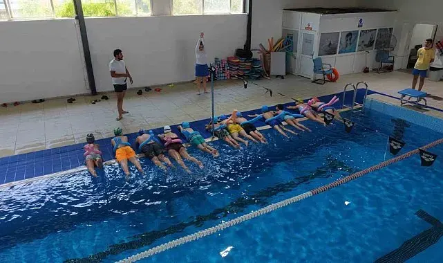 Ücretsiz yüzme kurslarında ilk etap başladı