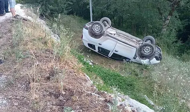 Kastamonu'da otomobil tarlaya yuvarlandı: 3 yaralı
