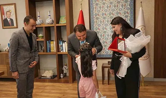 Vali Musa Işın, koruyucu aileler ve çocuklarını valilikte ağırladı