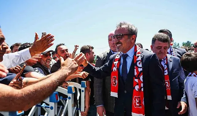Ulukaya memleketi Erzincan'da coşkuyla karşılandı