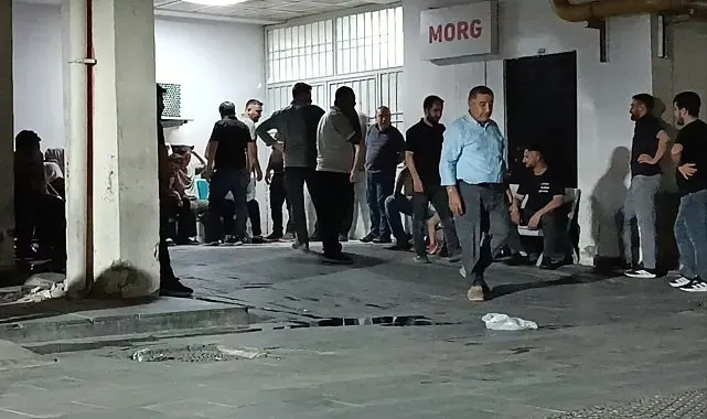 Otomobilin camından sarkan 19 yaşındaki genç hayatını kaybetti