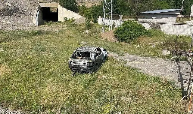 Kastamonu'da kamyonetle çarpışan otomobil yandı
