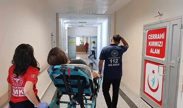 Otomobil şarampole yuvarlandı: 3 yaralı