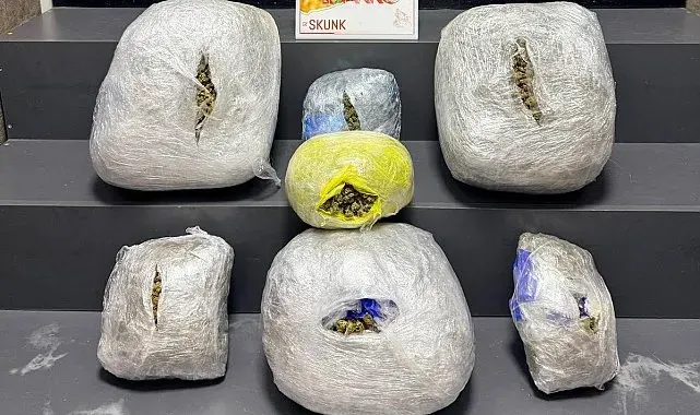 İzmir'de şüpheli araçtan 15 kilo zehir çıktı