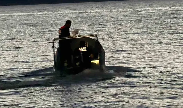 Burdur Gölü'nde kano ile açılan 2 kişiden haber alınamıyor