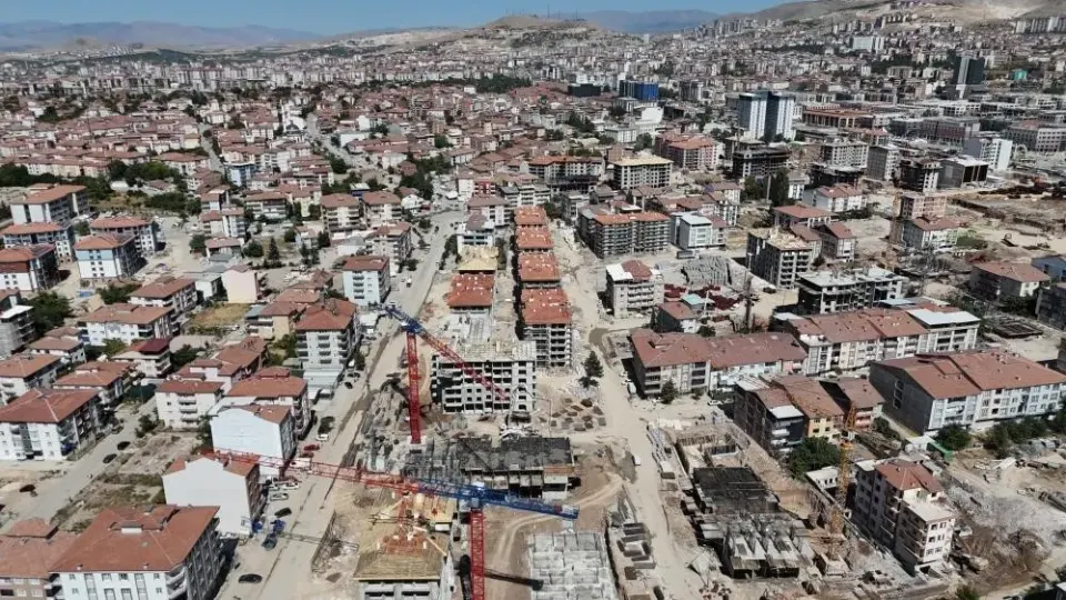 Malatya’da deprem davasında "sağlam" raporu çelişkisi