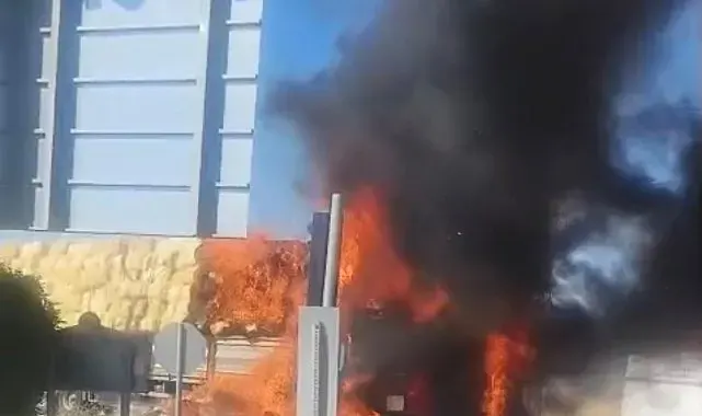 Malatya'da saman yüklü tır alev alev yandı