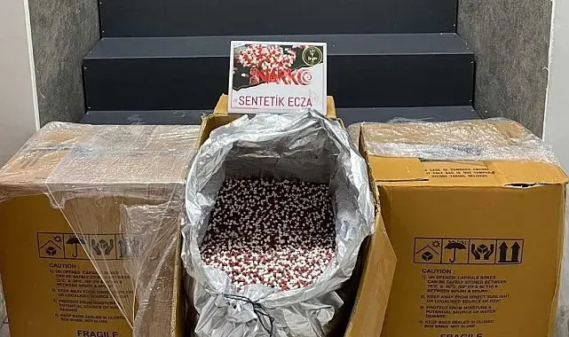 İzmir'de dev uyuşturucu operasyonu: 300 bin hap ele geçirildi
