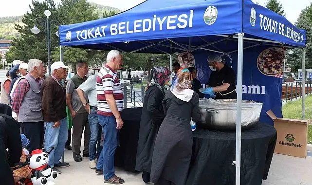 Tokat Belediyesi'nden 12 bin kişiye aşure ikramı