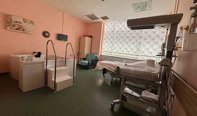 Karabük Eğitim ve Araştırma Hastanesinde suda doğum dönemi başladı
