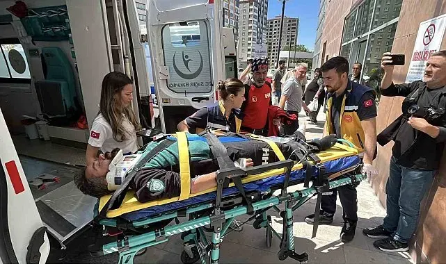 Aladağlar'da mahsur kalan dağcı ve eşi helikopterle kurtarıldı