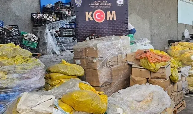 Uşak'ta 30 ton bozuk ve tarihi geçmiş gıda ele geçirildi