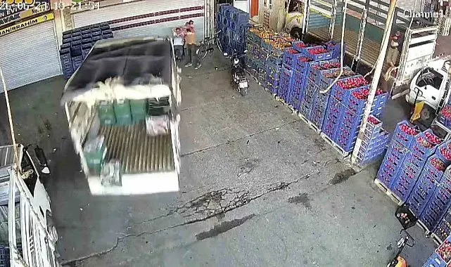 Adana'da kamyonetin çarptığı kişi yaralandı