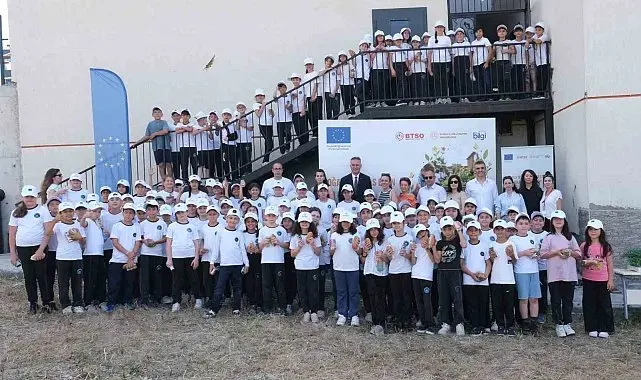 Minik öğrenciler fide dikerek doğa bilinci kazandı