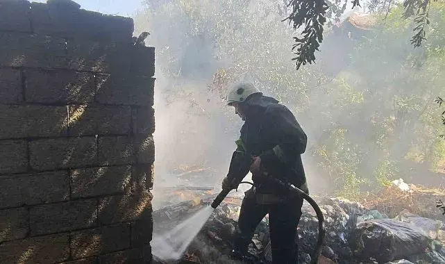 Metruk gecekonduda çıkan yangın korkuttu