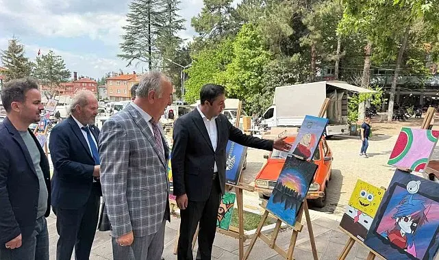 Şaphane'de yılsonu hayır çarşısı ve sergi yoğun ilgi gördü