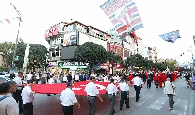 İnegöl'de 6 Eylül coşkusu caddelere taştı