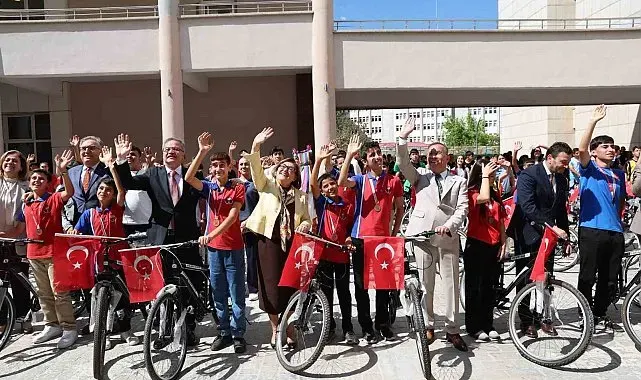Büyükşehir'den "2024-2025 Sezonu Okul Sporları Enleri" programı