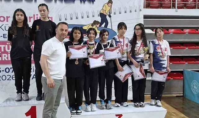 Afyonkarahisarlı sporculardan Floor Curling Türkiye Şampiyonası'nda önemli başarı
