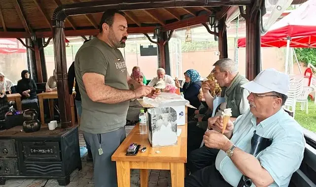 Huzurevinde dondurma keyfi