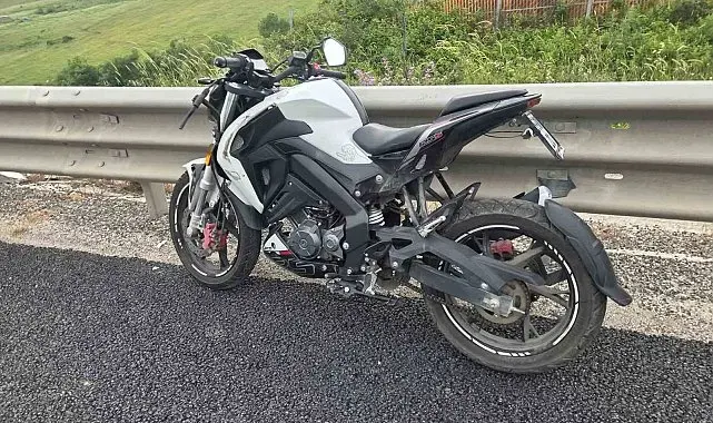 Motosiklet virajda savruldu sürücü ağır yaralı