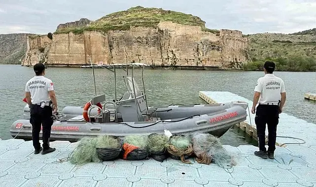 Ağ ile avlanma yasağına uymayan 3 şahsı jandarma yakaladı