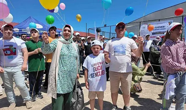 Rize'de balonlar 9 yaşında lösemiden kurtulan Egemen için uçtu