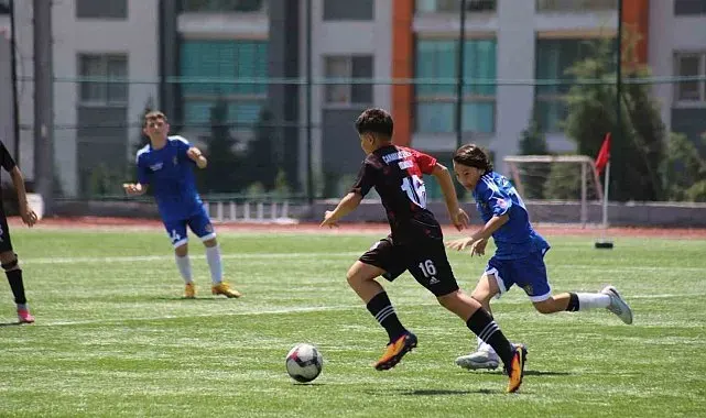 Karabük'te okul sporları futbol heyecanı başladı