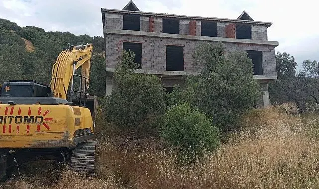 Çanakkale'de 11 kaçak yapı yıkıldı