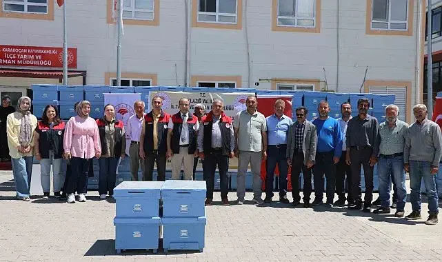 Elazığ'da 15 arı yetiştiricisine 150 adet kovan dağıtıldı