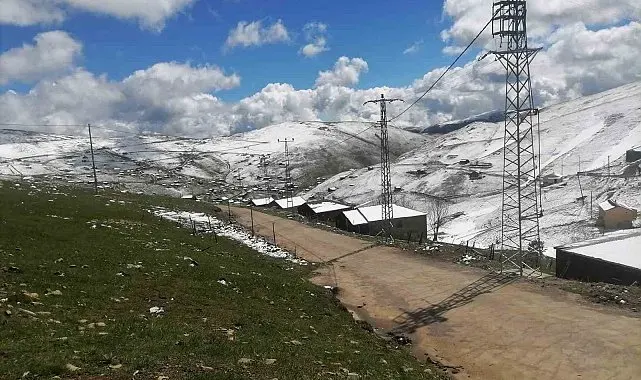 Doğu Karadeniz yaylalarına kış geri geldi