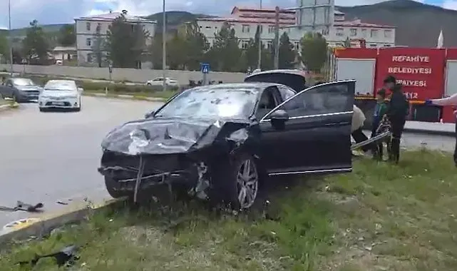 Refahiye'de iki otomobil çarpıştı: 6 yaralı