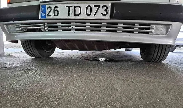 Katlı otoparkta yakıt sızdıran otomobil paniğe sebep oldu