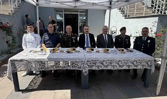 Edremit'te resmi bayramlaşma töreni