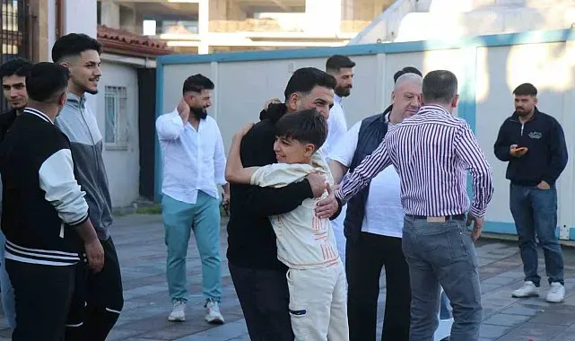 Sakarya'da vatandaşlar bayram namazı için camileri doldurdu