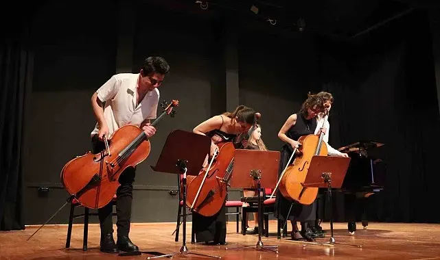 Geleceğin sanatçıları sahne tozunu Anadolu Üniversitesi'nde yuttu