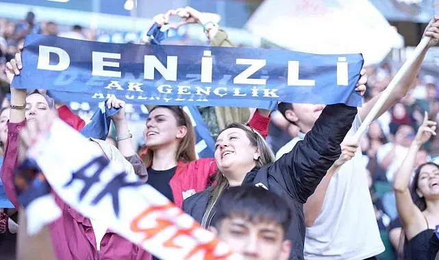 Denizlili gençler 'Bir Gençlik Şöleni'ne damga vurdu