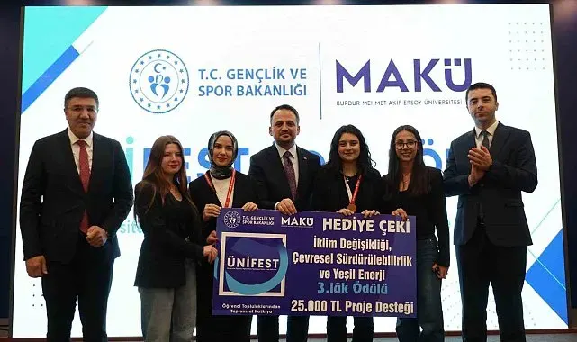 BTÜ'lü öğrencilerden ÜNİFEST'te 3 kategoride derece
