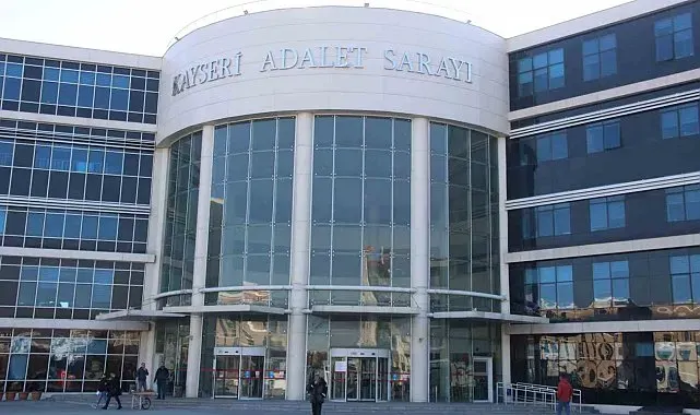 Takip ettiği genci bıçaklayan sanık beraatini istedi