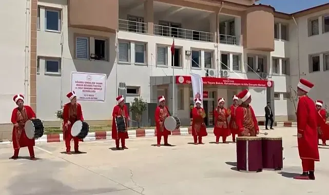Özel bireylerden oluşan mehteran takımından özel performans