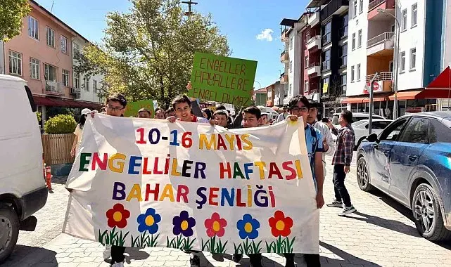 Hisarcık Şehitler Ortaokulu'nda Bahar Şenliği