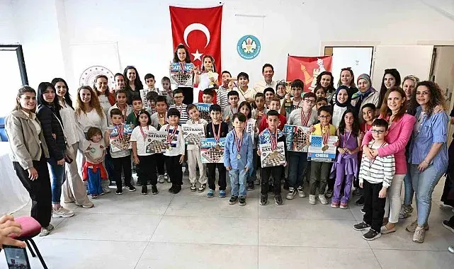Minik satranççılar Manisa'da yarıştı