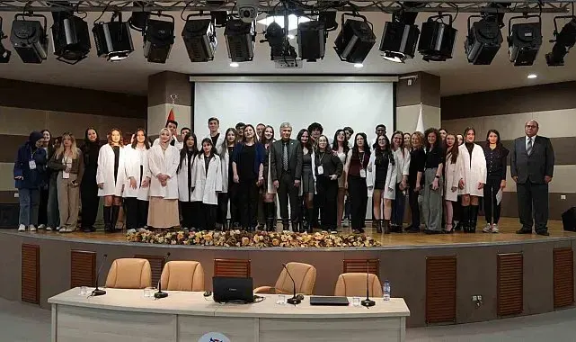 KBÜ'de kimya öğrencileri için önlük giyme töreni düzenlendi